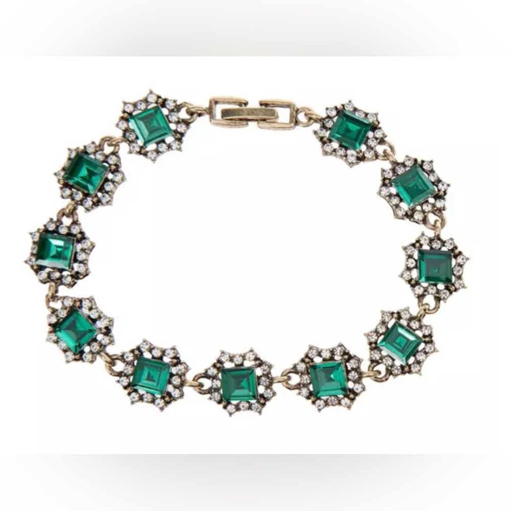 Elegant Emerald Green Gemstone accented w/Clear Rhinestones Bracelet Beautiful
